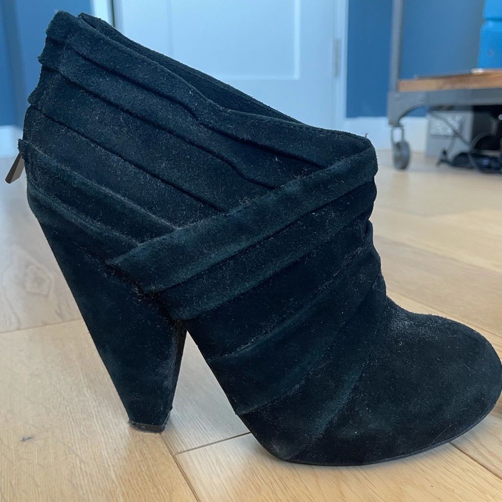 Dolce vita - black suede ankle booties size 8